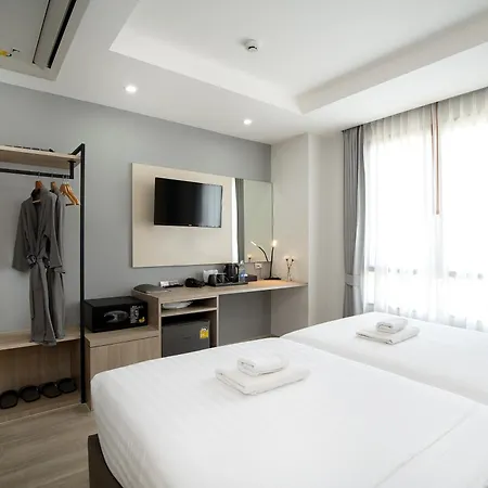 The Riski Hotel At Bangphlat Station Sha Bangkok Exterior photo