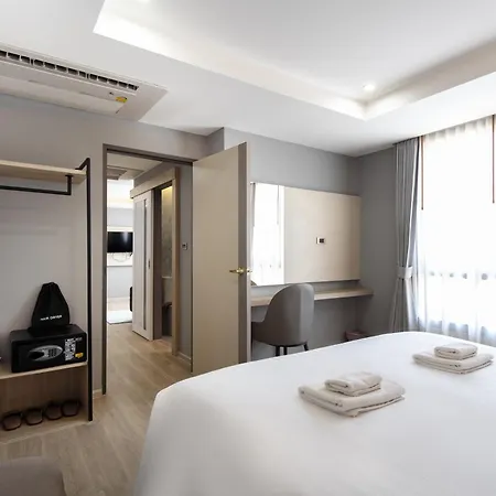 The Riski Hotel At Bangphlat Station Sha Bangkok Exterior photo