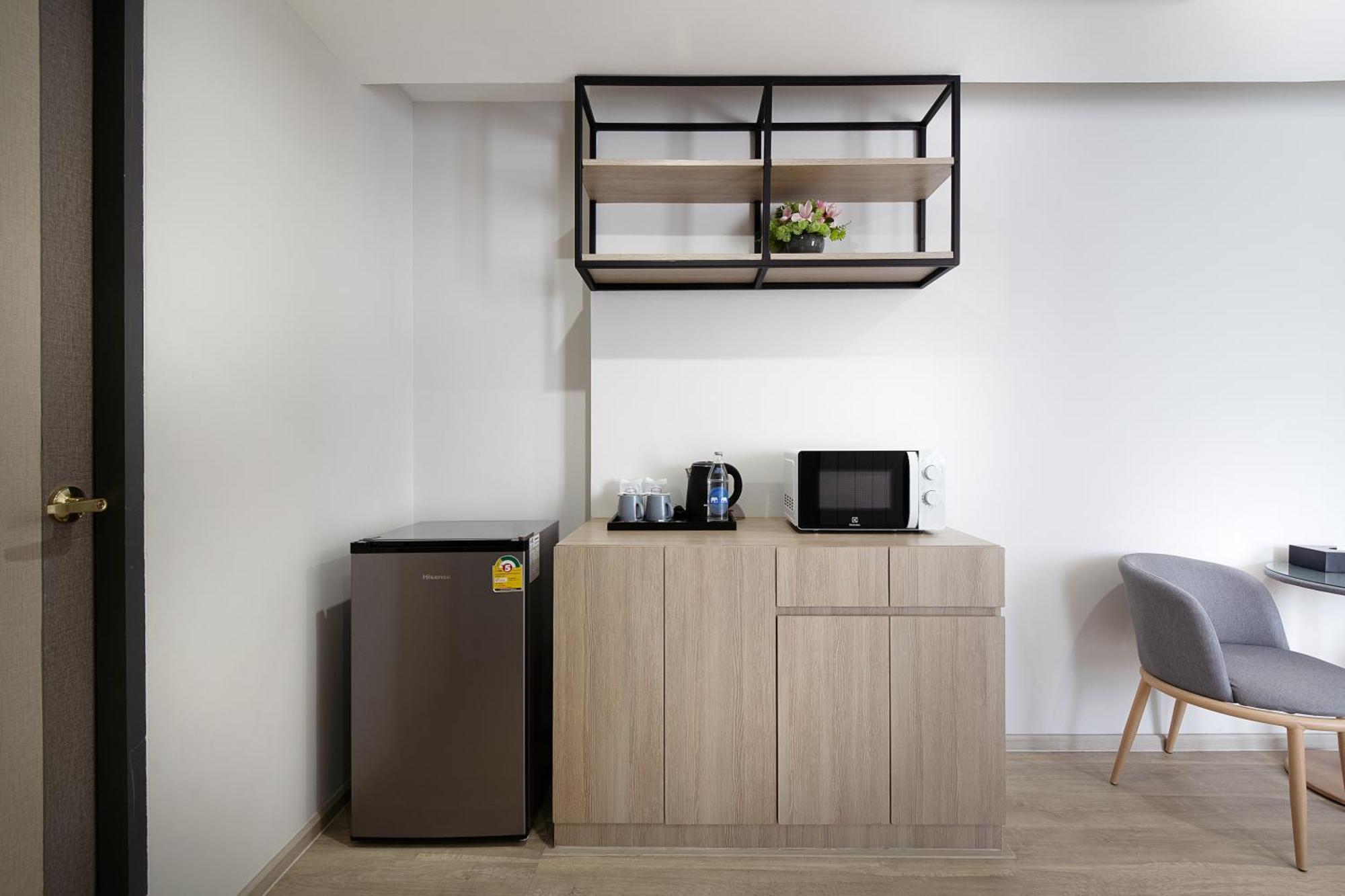 โรงแรม The Riski At Bangphlat Station Sha 3*