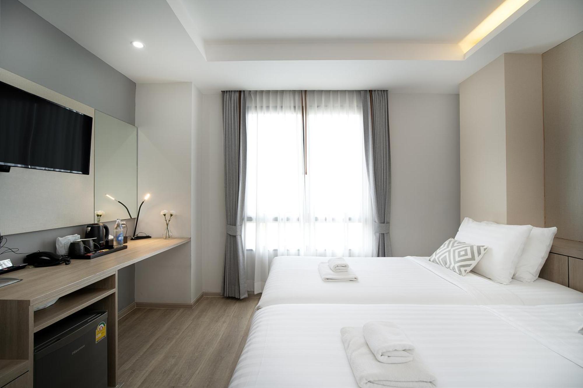 โรงแรม The Riski At Bangphlat Station Sha กรุงเทพมหานคร