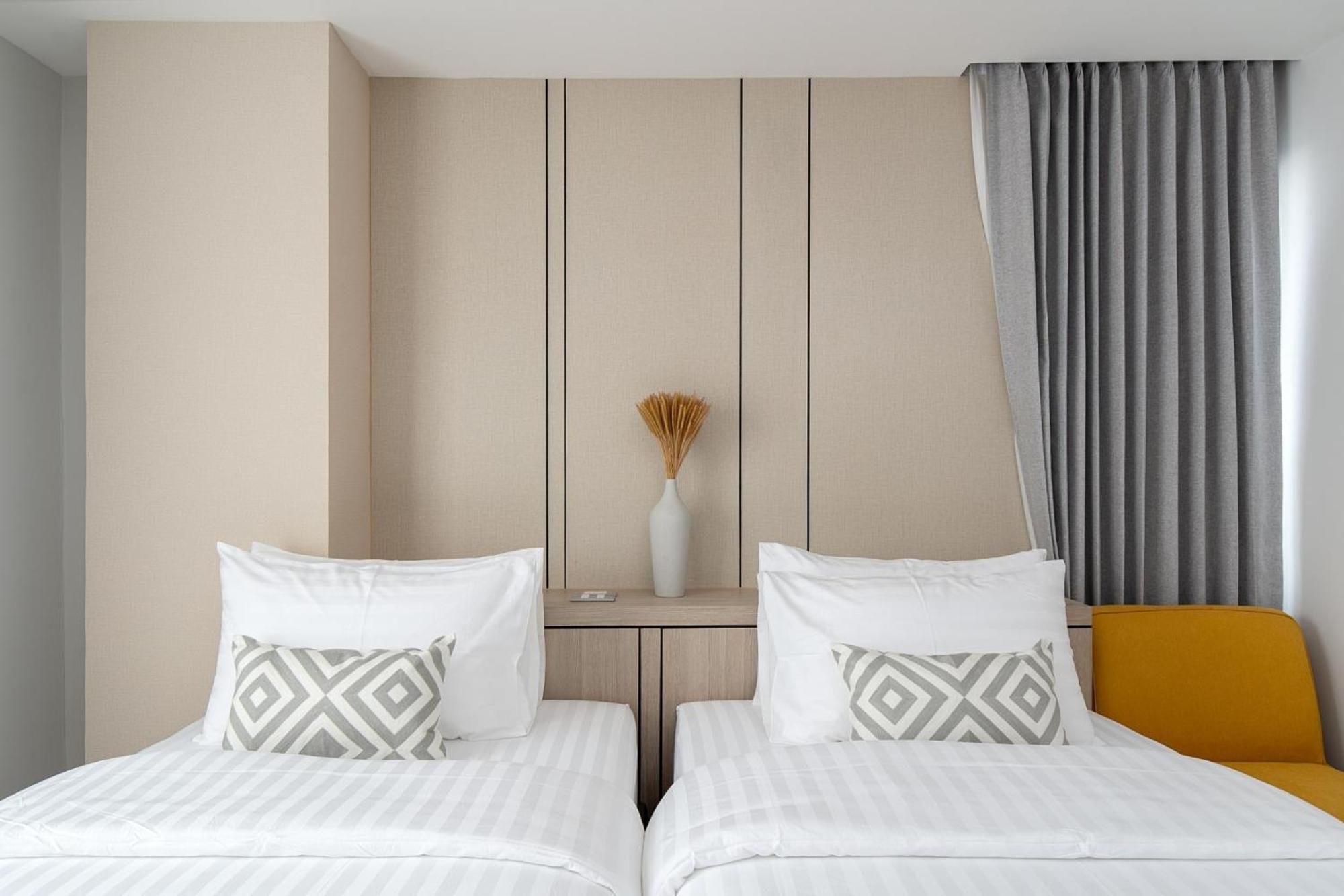 โรงแรม The Riski At Bangphlat Station Sha 3*