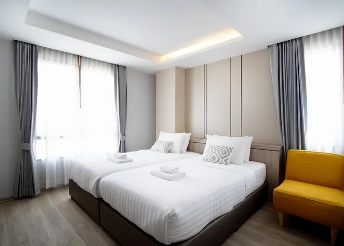 The Riski Hotel At Bangphlat Station Sha